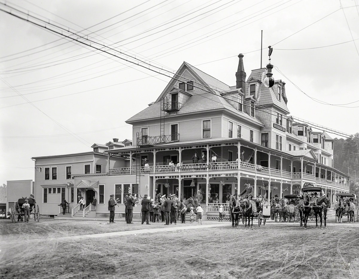 Riverside Inn, Saranac Lake, Adirondack Mountains, N.Y. Circa 1909.
