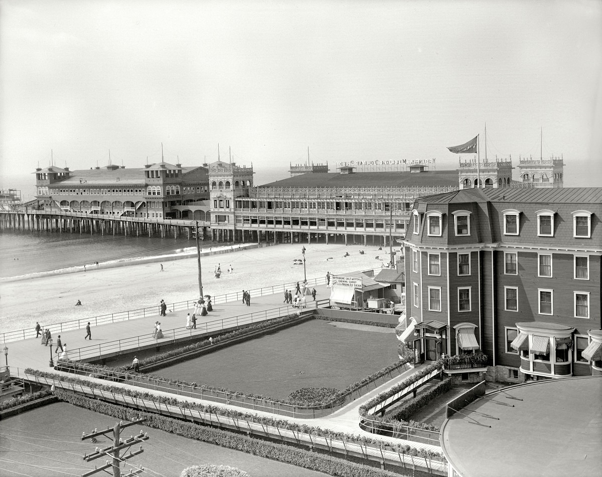 Young's Million Dollar Pier, Atlantic City. 1905.