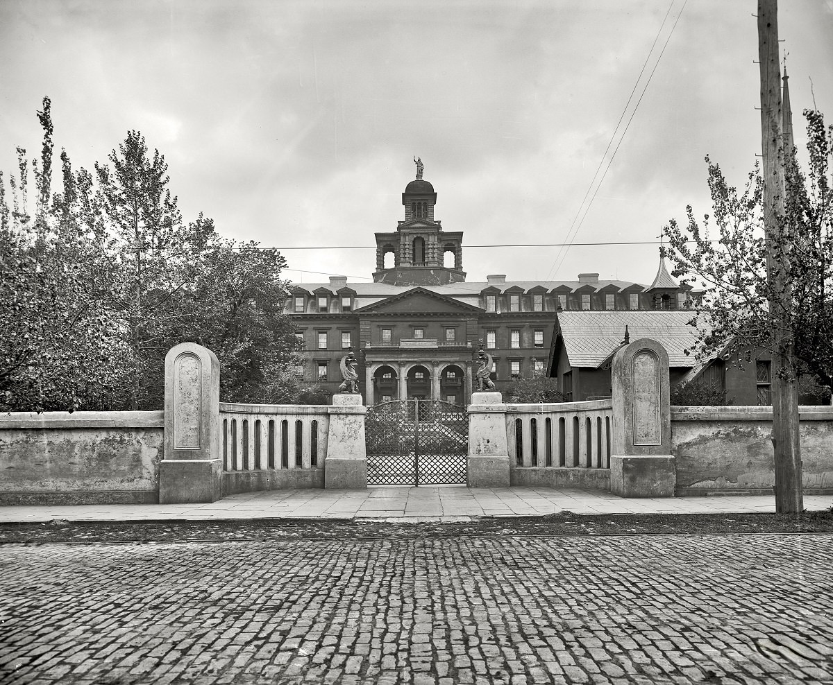 Charleston orphan house, Charleston, South Carolina, circa 1900.