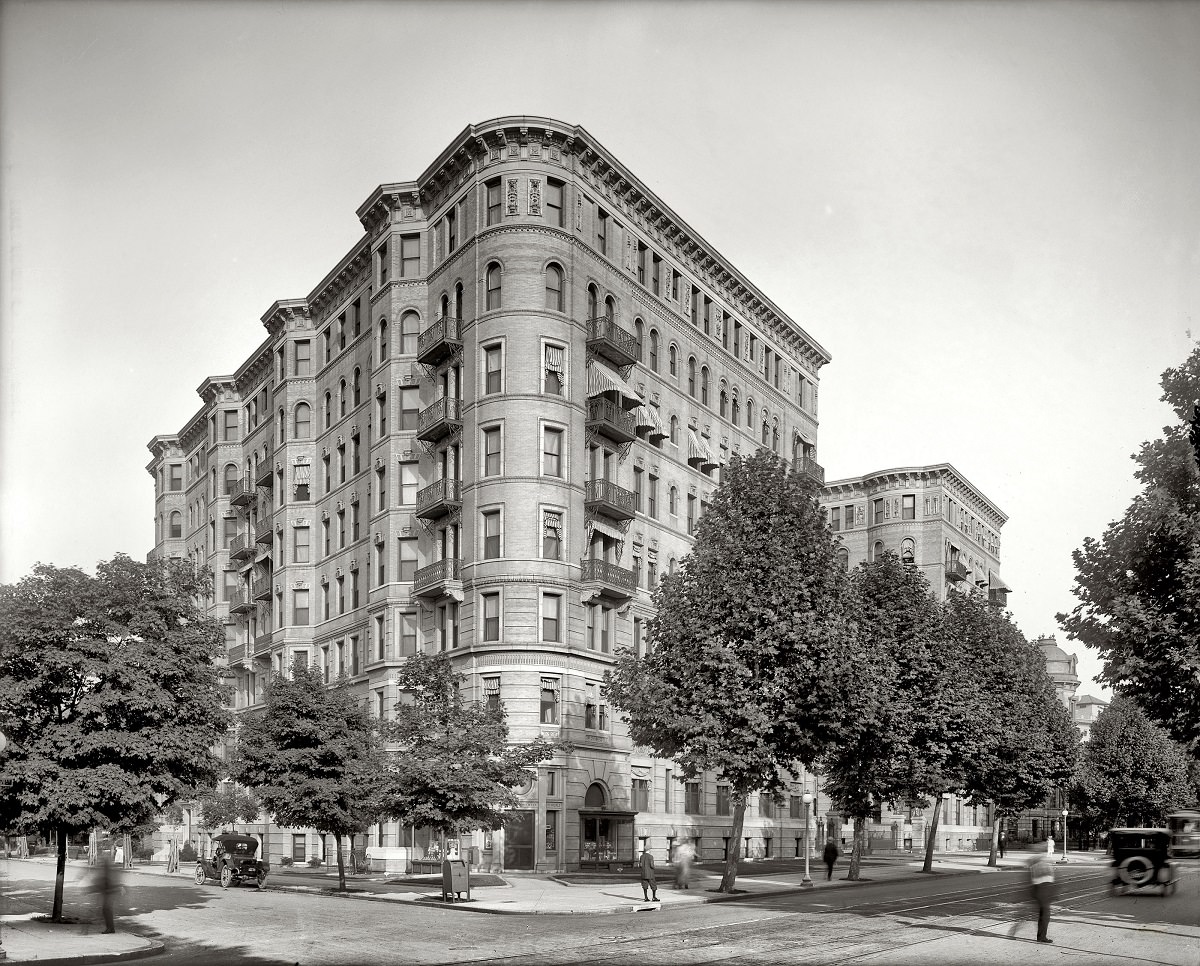 Stoneleigh Court, Washington, D.C., circa 1925.