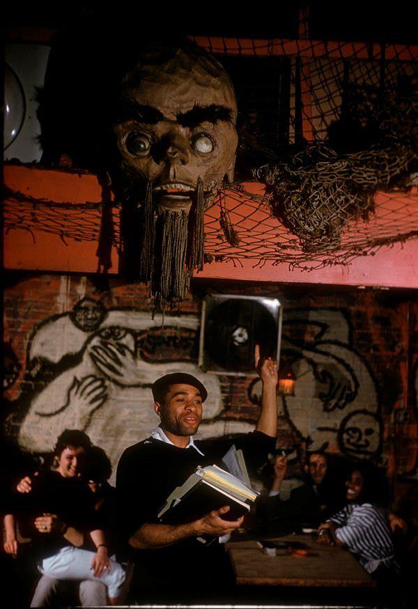 Ted Joans reads poetry at the Bizarre coffee shop in 1959.