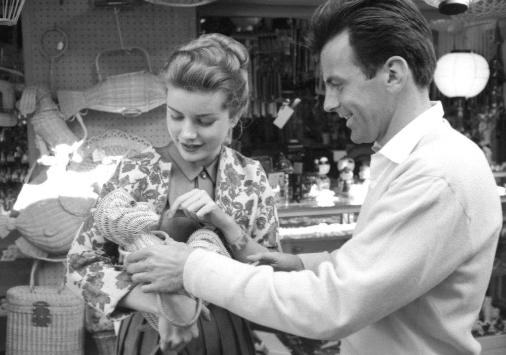 Dolores Hart and Maximillian Schell at the Farmer's Market, 1959