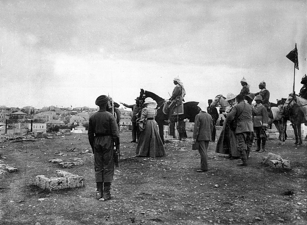 William II in Jerusalem, The emperor and the empress contemplating the panorama of the city. 1898