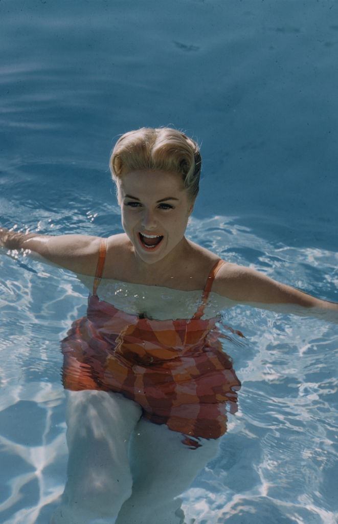 Martha Hyer swimming in a pool, 1958