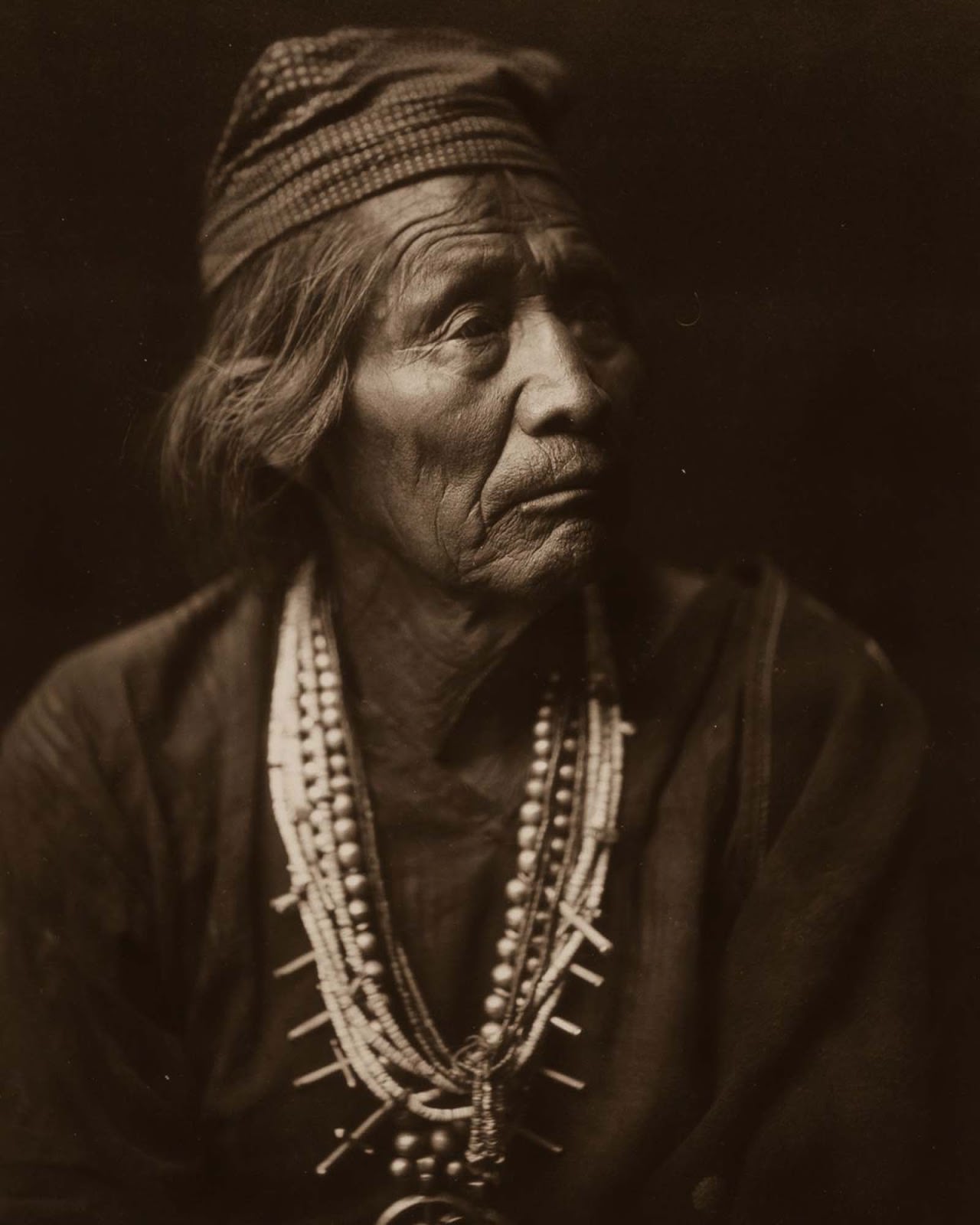 Nesjaja Hatali, Navajo medicine man. 1904.