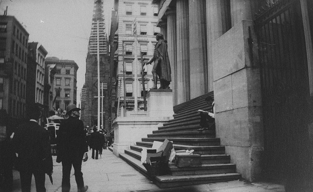 Men walking by the statue of George Washington on Wall St, New York, 1884