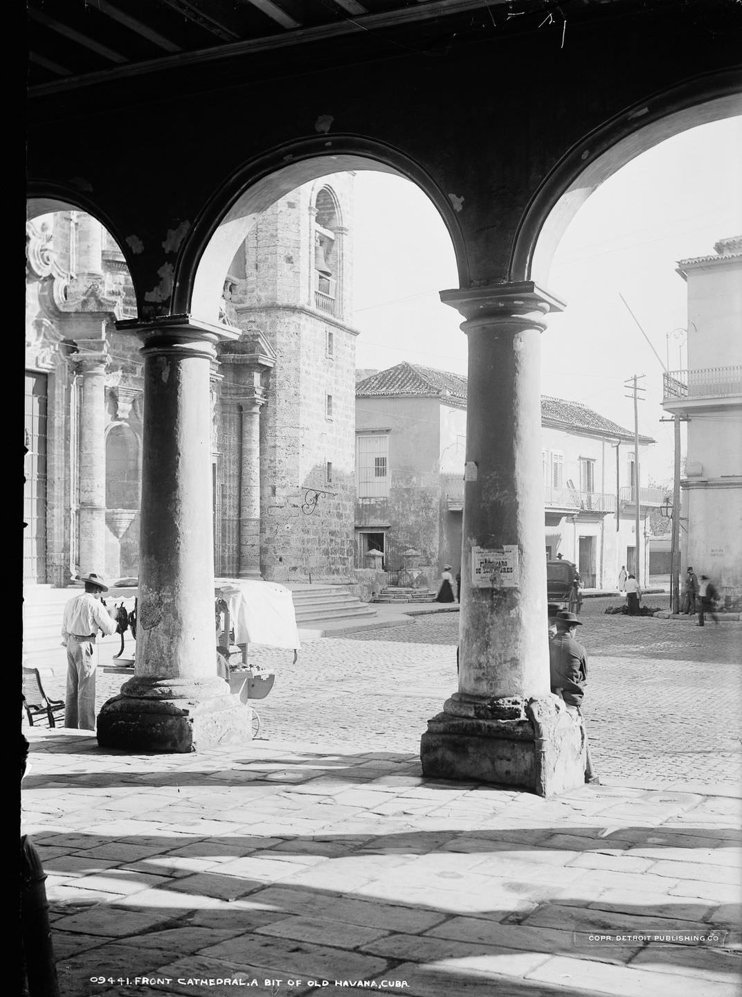 The Plaza del Catedral, Havana, 1900