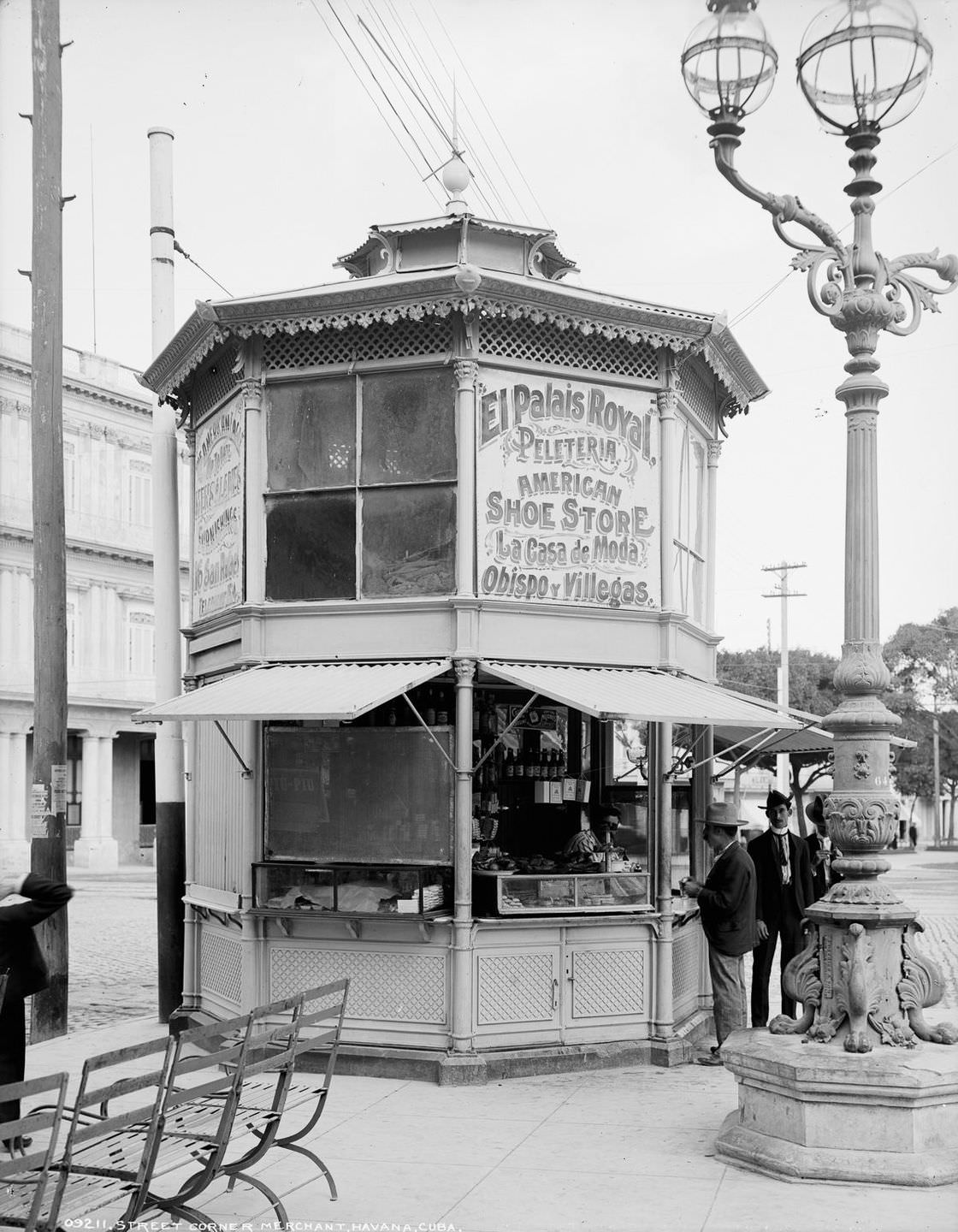 A street corner merchant, Havana, 1904