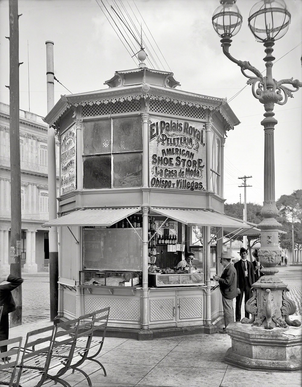 Street corner merchant in Havana, Cuba, 1904