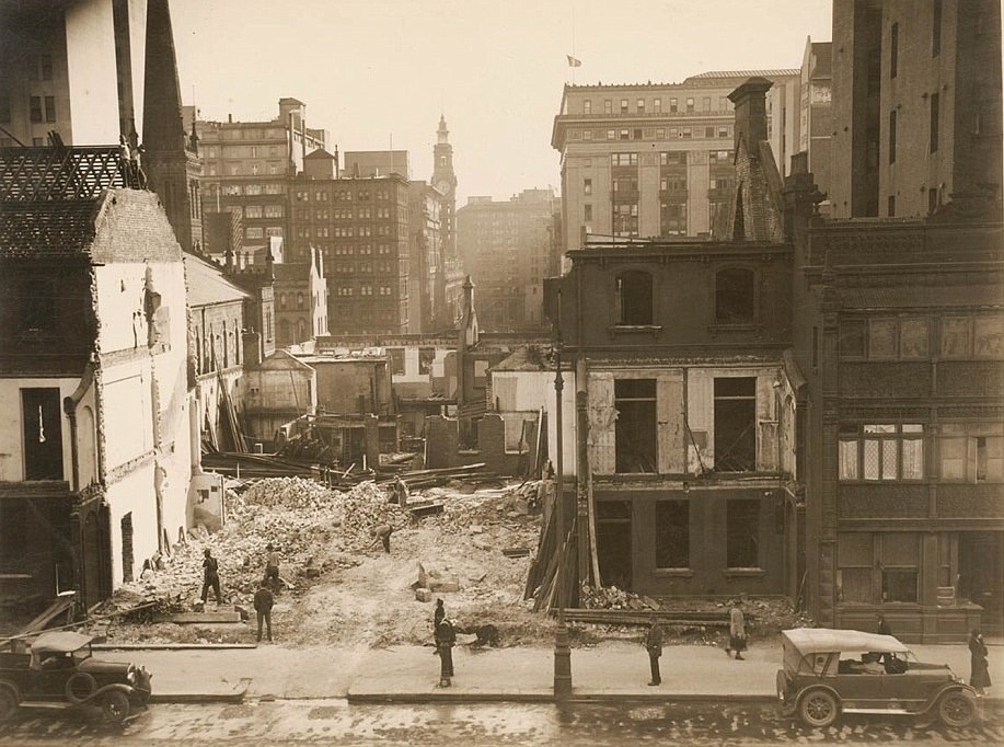 An extensions in Martin Place circa 1933 show it is almost unrecognisable from what it looks like today