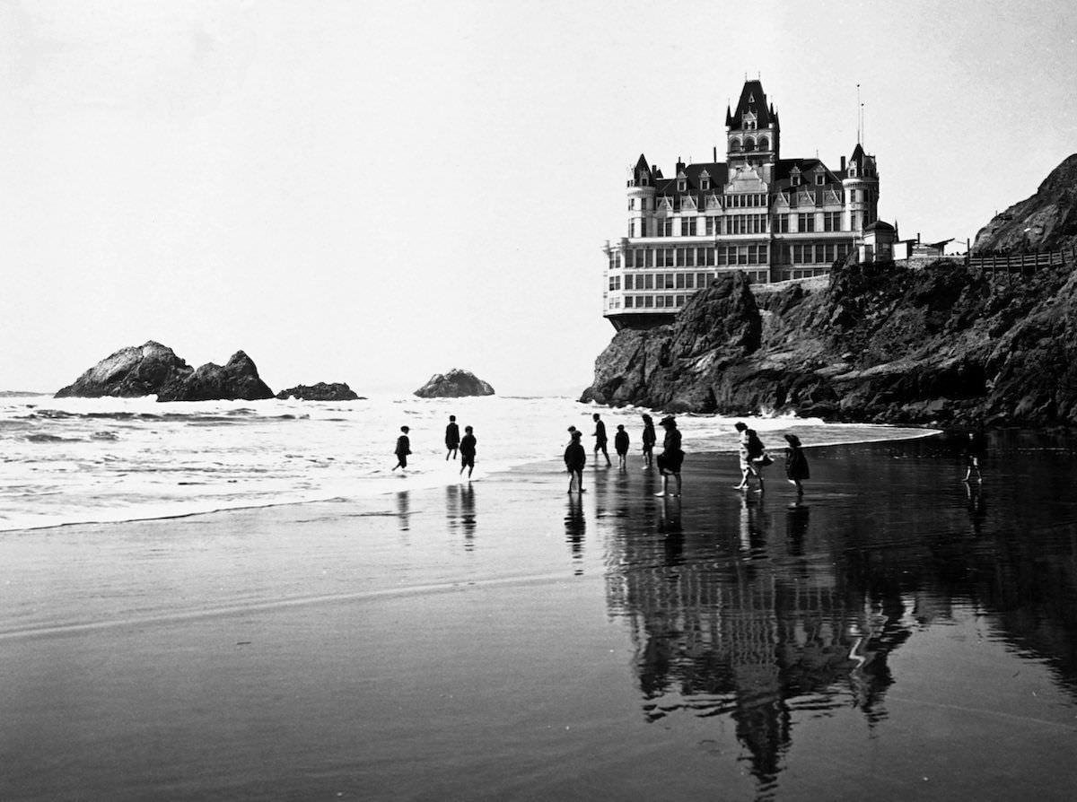 Beach walkers near Cliff House, 1902