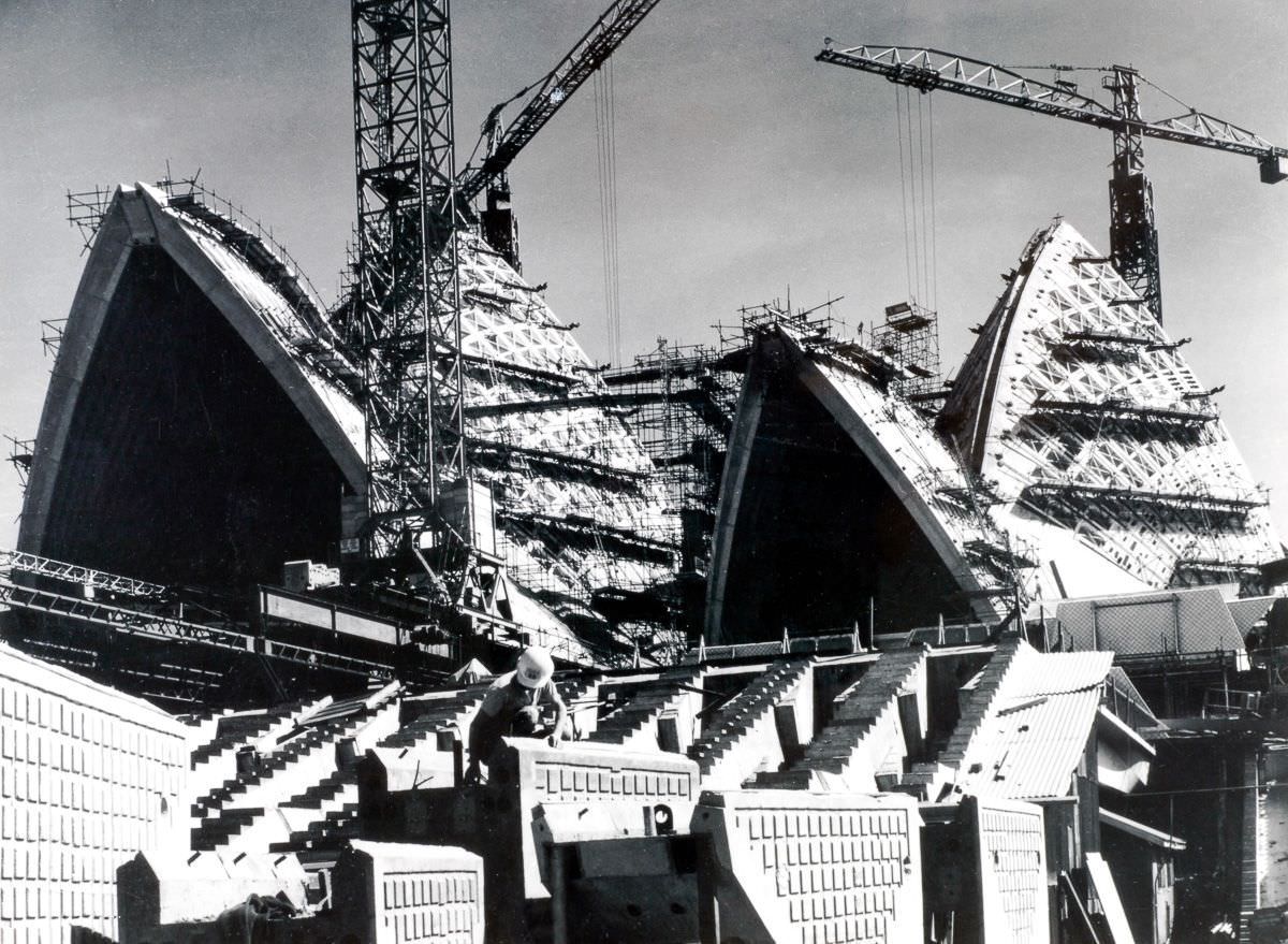 The construction is going without any break, 1965