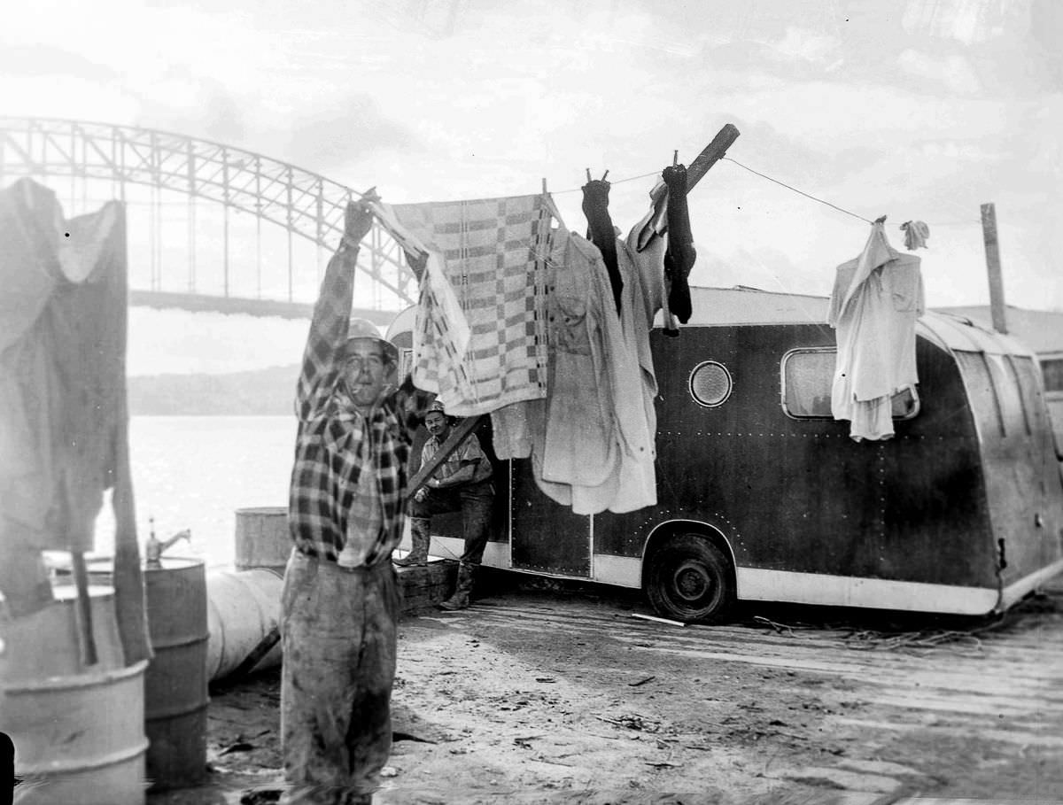 Tradesmen working on the construction of the Sydney Opera House live in caravans on-site at Bennelong Point, June 20, 1960.