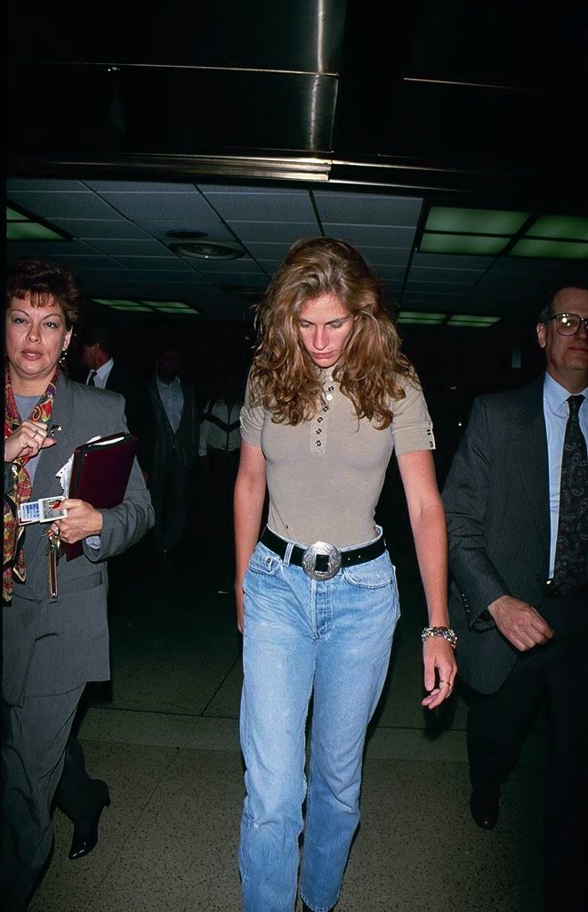 Julia Roberts in blue jeans, 1990