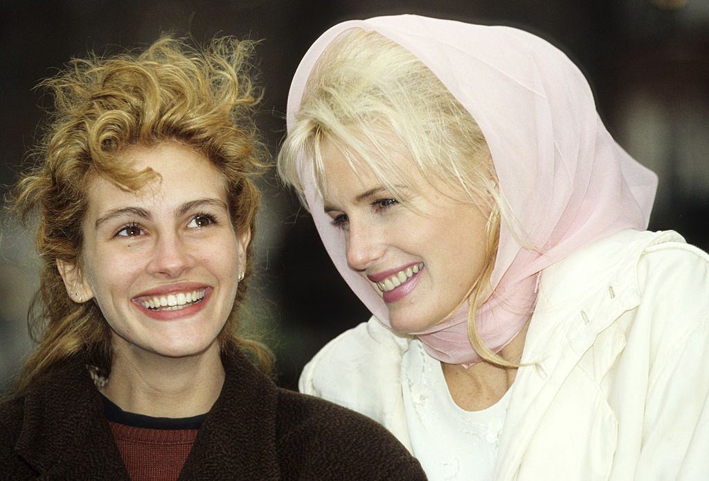 Julia Roberts with Daryl Hannah, 1990