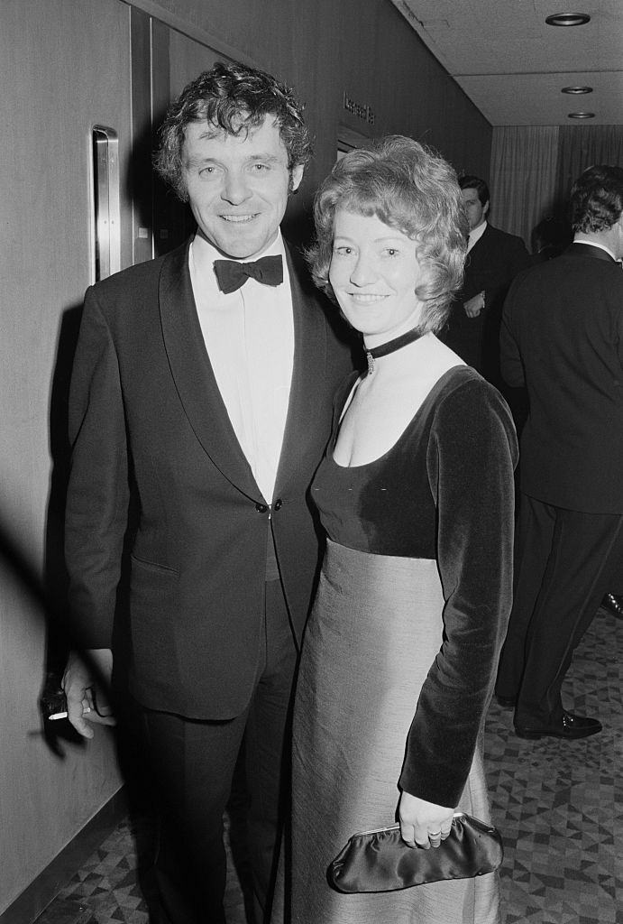Anthony Hopkins with his wife Jennifer Lynton at the premiere of the film 'When Eight Bells Toll', 1971