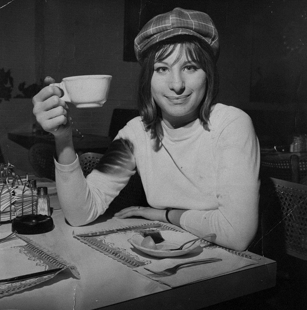 Barbra Streisand enjoying the coffe, 1963