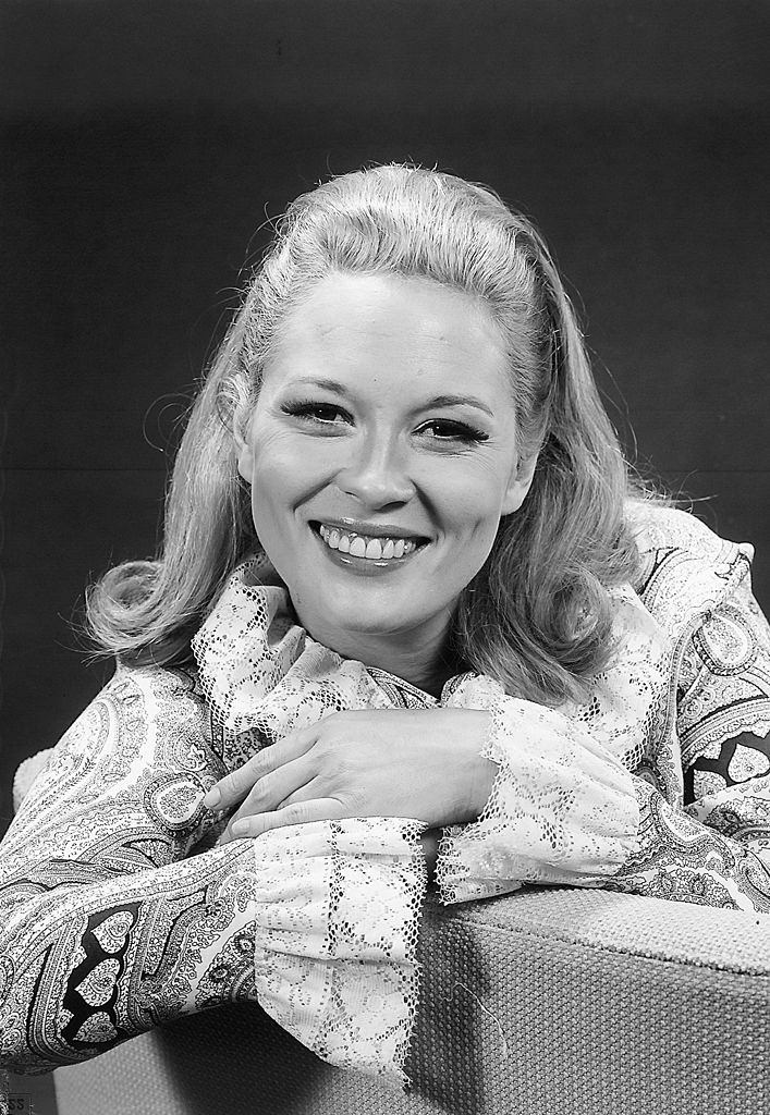 Faye Dunaway in the Daily News studio, 1967