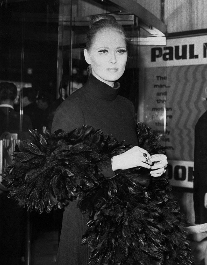 Faye Dunaway at the premiere of the movie "Cool Hand Luke", 1967