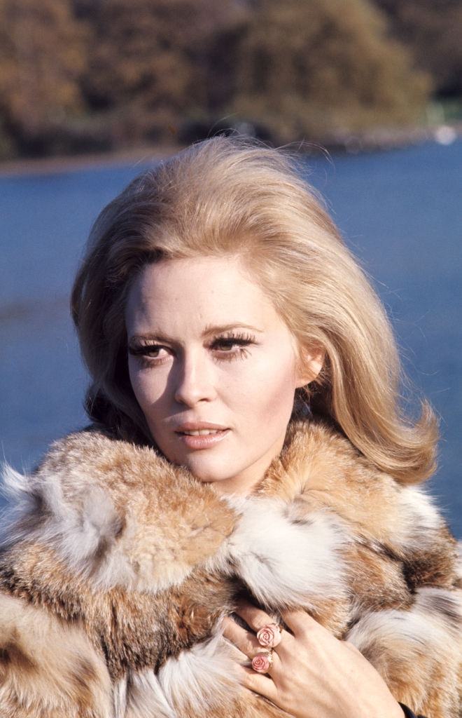 Faye Dunaway wearing a fur coat, 1967