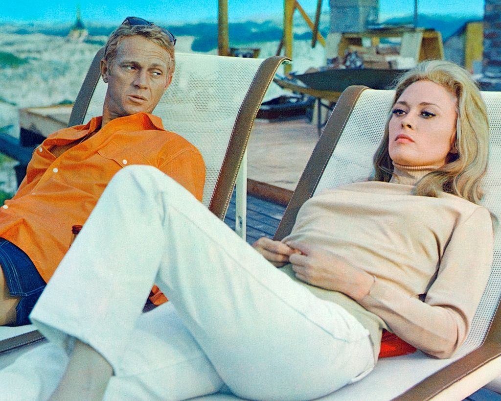 Faye Dunaway with Steve McQueen on the set of 'The Thomas Crown Affair', circa 1968