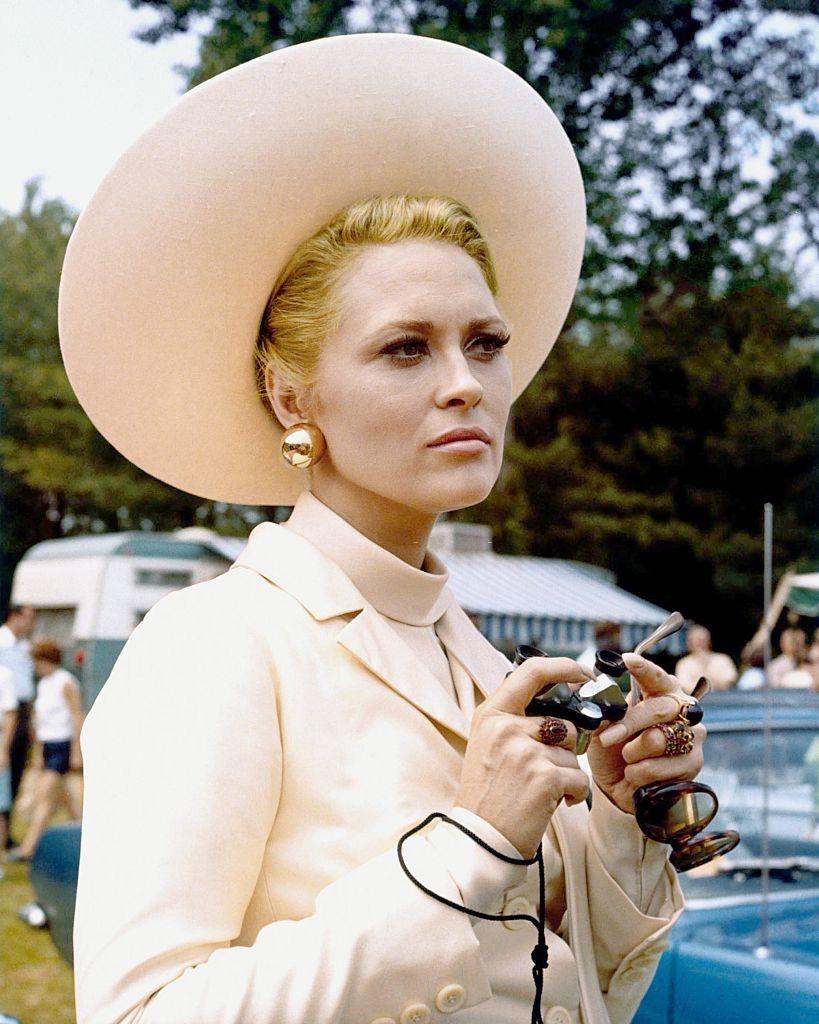 Faye Dunaway as insurance investigator Vicki Anderson in the heist film 'The Thomas Crown Affair', 1968