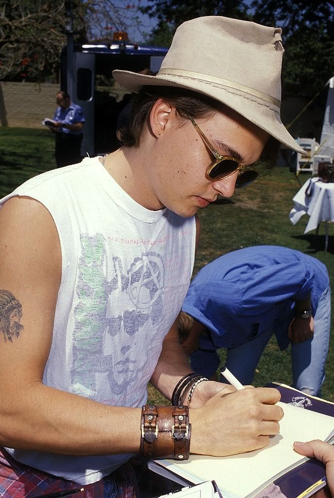 Johnny Depp giving autographs, 1988