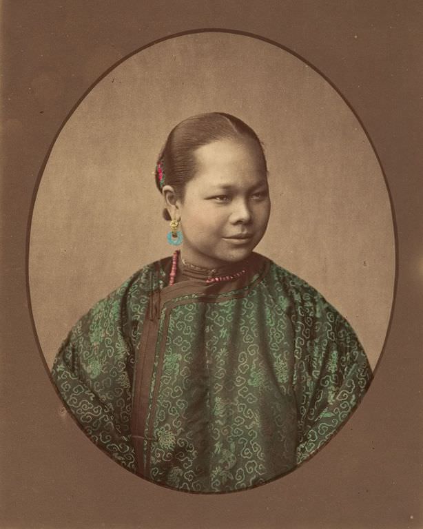 Spectacular Hand-Colored Portraits Of Mid-1870s Chinese People