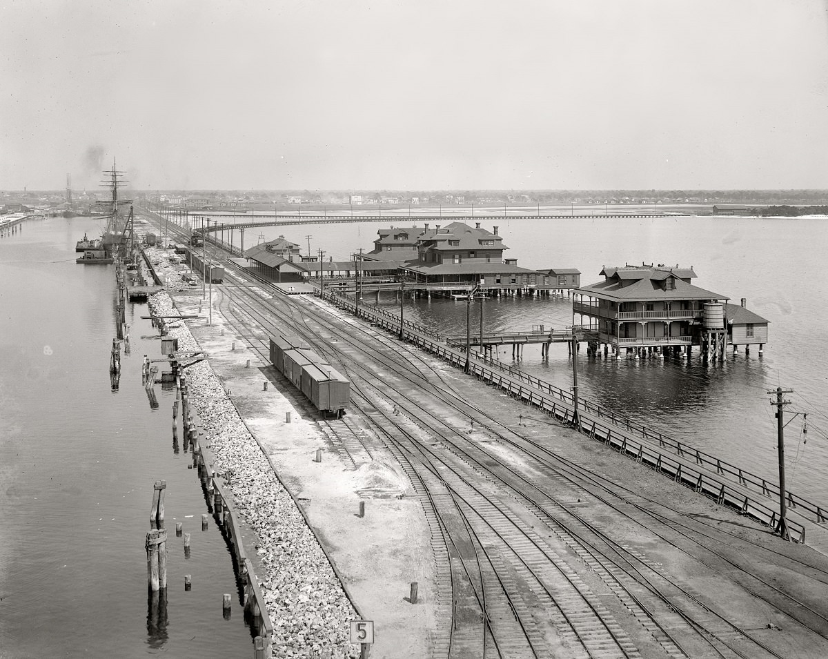 Port Tampa Inn and docks, Florida, 1899