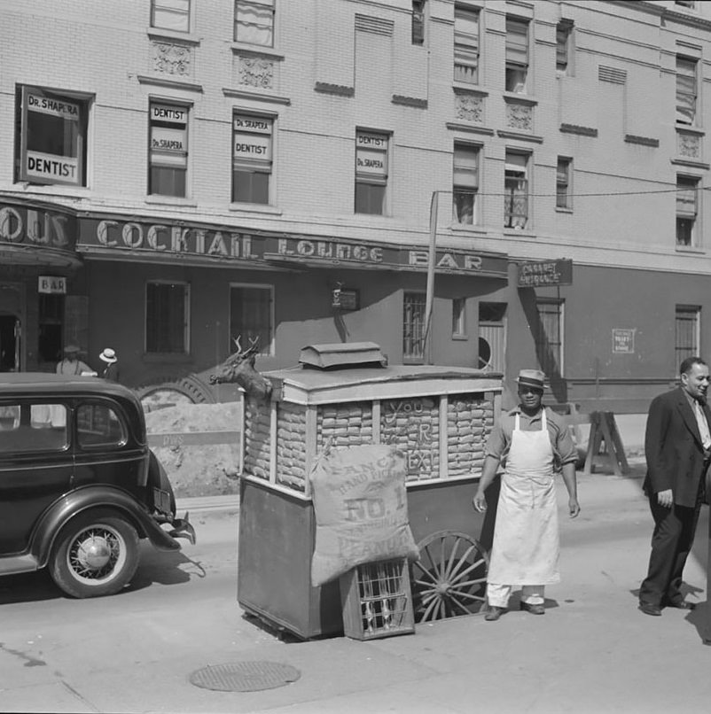 Peanut wagon on Lenox Avenue and 133rd Street, New York City