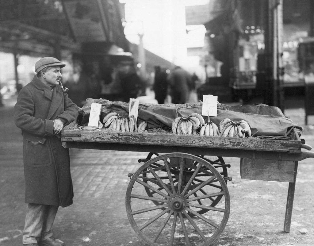 Pushcart peddler selling bananas, NYC, 1930s.