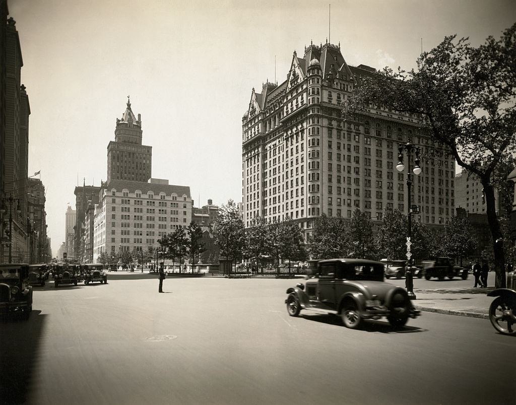 Hecksher Building, in left center, at 57th Street and 5th Avenue.