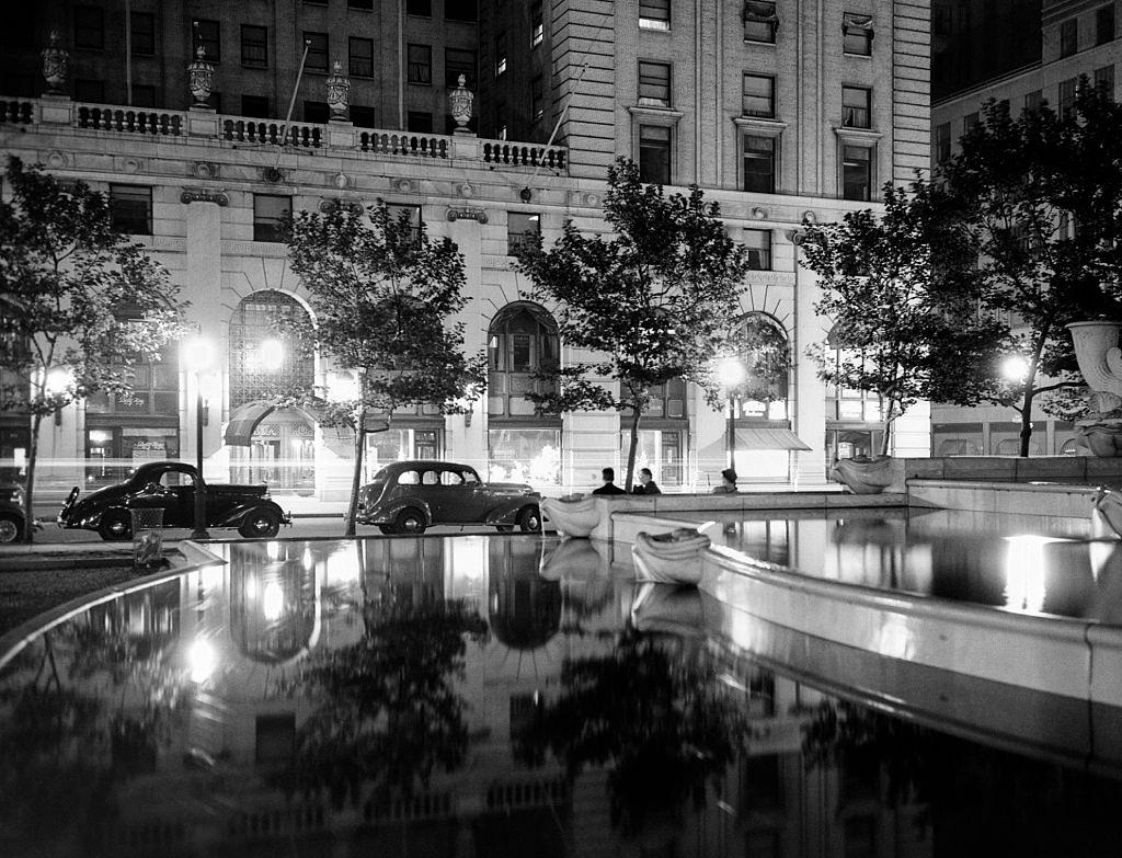 Night view of the 5th Avenue, NYC, 1931.