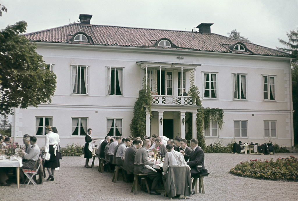 Men at table at a house in or outside Eskilstuna, 1942