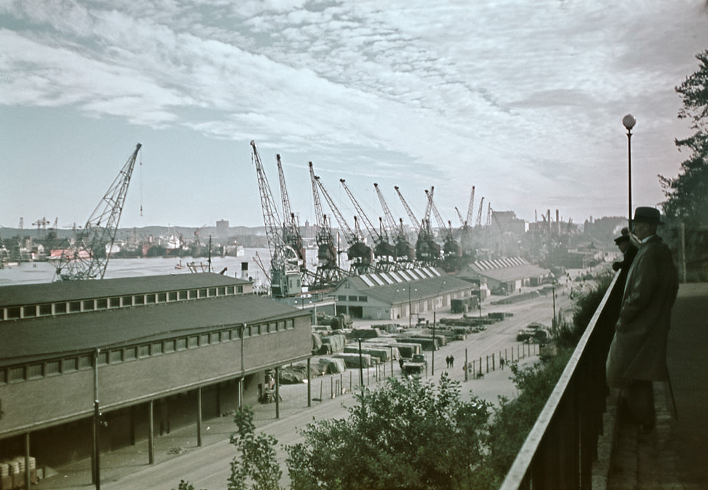 Stigbergskajen and Masthuggskajen quays in Gothenburg, by Göta River. View from the Maritime Museum, 1944