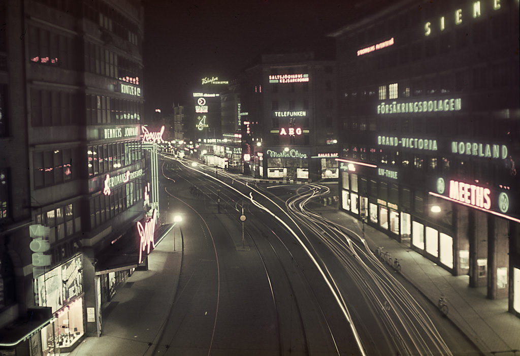 Stockholm by night, Kungsgatan street in Stockholm City, at the intersection with Sveavägen street, 1940