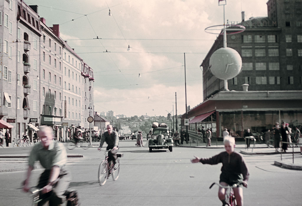 Crossing between Götgatan and Ringvägen streets at Skanstull in the southern part of Stockholm city, 1943