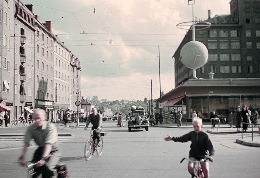 Crossing between Götgatan and Ringvägen streets at Skanstull in the southern part of Stockholm city, 1943