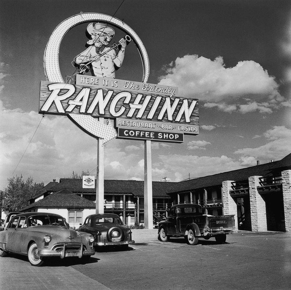 A large neon arrow sign outside the 'Ranchinn' restaurant, bar, casino and coffee shop in Las Vegas, 1952