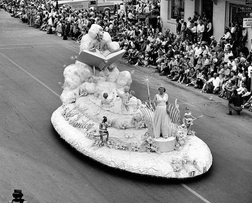 Elevated view of the 'Queen of Las Vegas' float as it drives past onlookers during the Hellolorado Parade, Las Vegas, 1950.