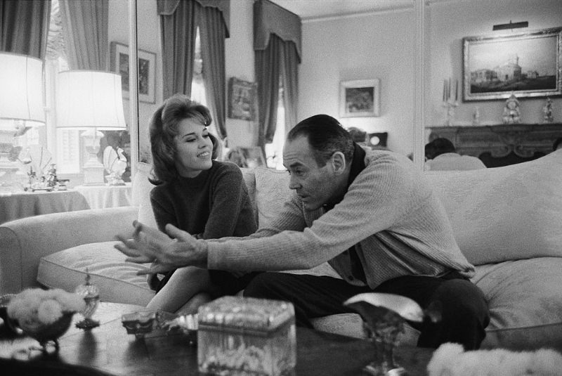 Henry Fonda explaing a scene to Jane Fonda during her visit to his apartment.