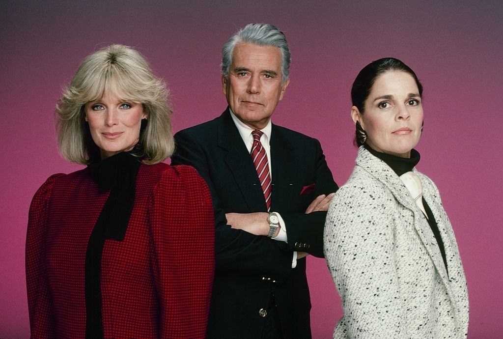 Ali Macgraw with Linda Evans and John Forsthe, 1984.