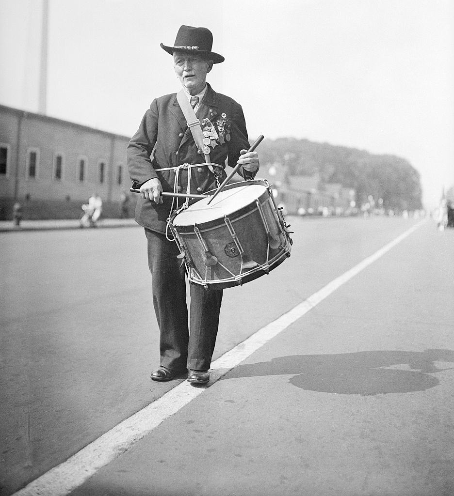 Captain R.D. Parker, age 90, who played a drum at Lincoln's inauguration, 1936.