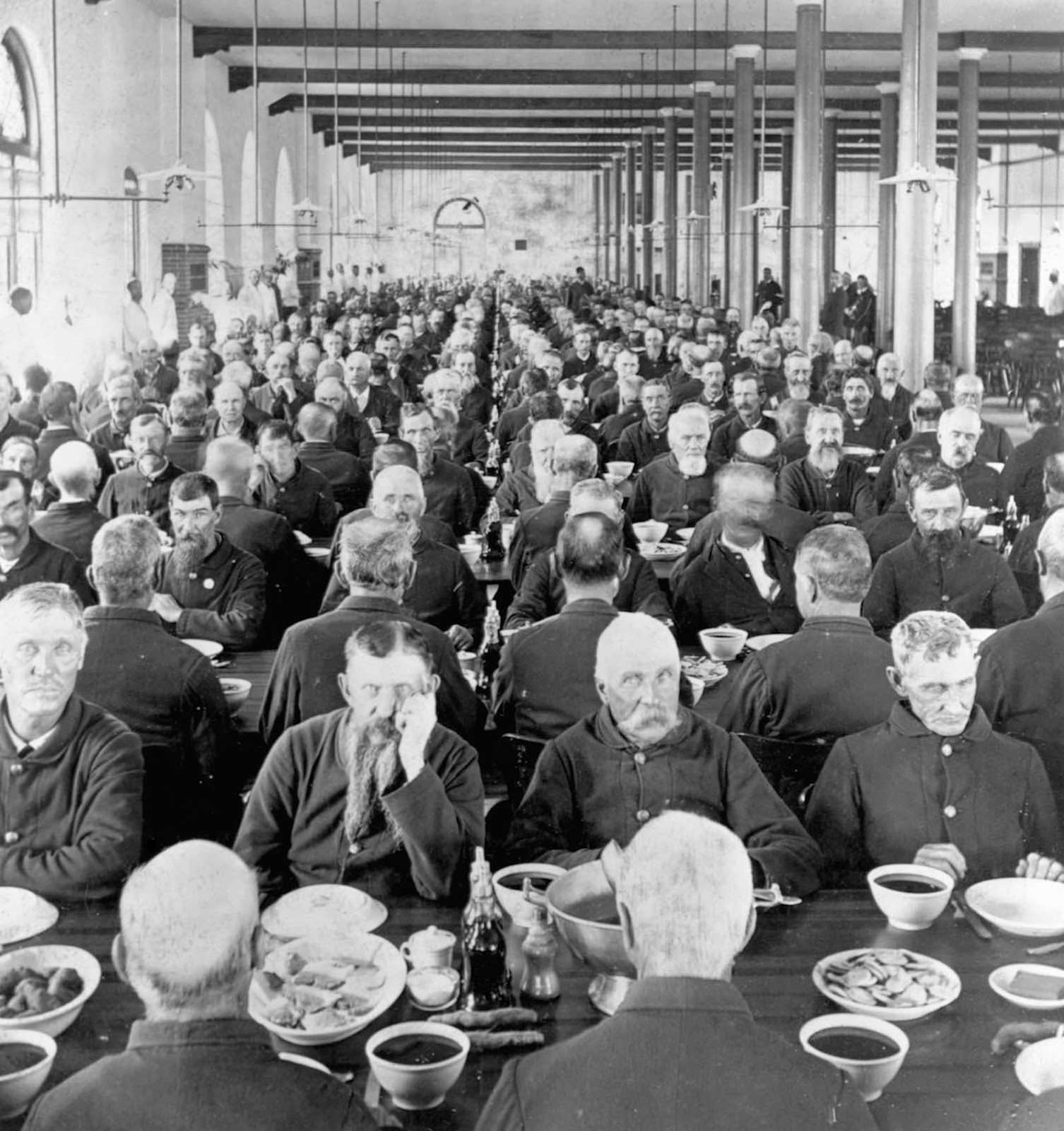 Marion, Indiana — Veterans eat their meals in the dining hall of the National Soldiers’ Home, a facility for the care of disabled American veterans, many from the Civil War. 1898.