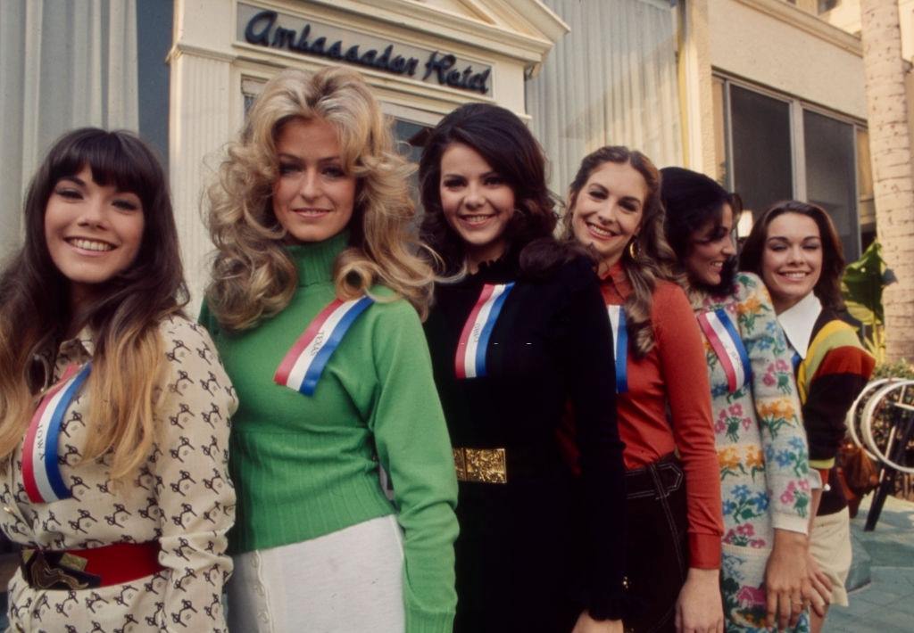 Barbi Benton with Farrah Fawcett, Kathrine Baumann, Susan Damante, Tracy Reed and JoAnna Cameron in a beauty contest, 1973.