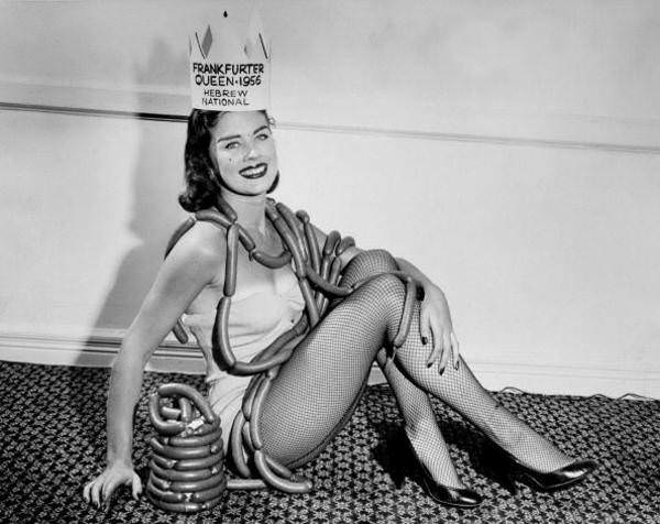 Miss Fabulous Frankfurter Lorraine Cole is crowned Frankfurter Queen by Hebrew National at the Hotel Wellington in New York, 1956.