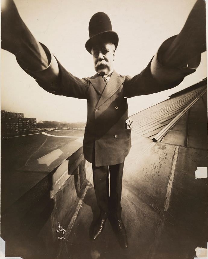 Photographer Joseph Byron taking self-portrait, 1909.
