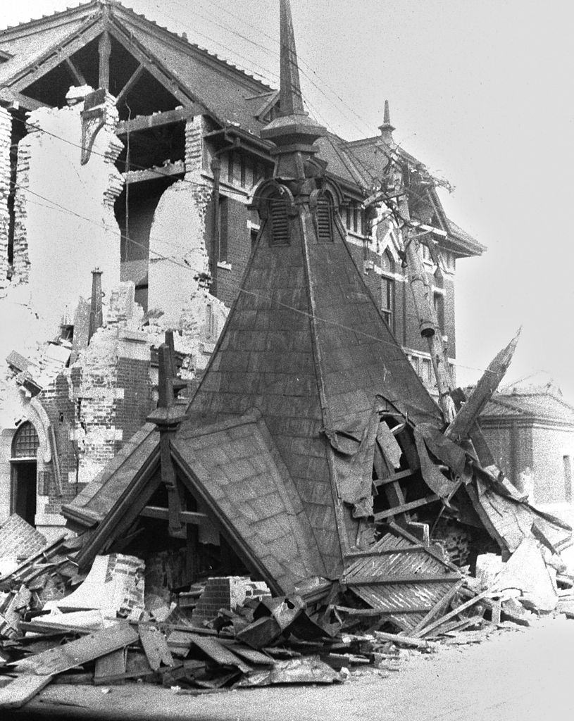 A roof of a building was blown by the Great Kanto Earthquake at Tsukiji area in September 1923.
