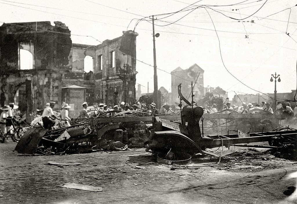 Earthquake survivors walk destroyed Ginza area after the Great Kando Earthquake in September 1923.