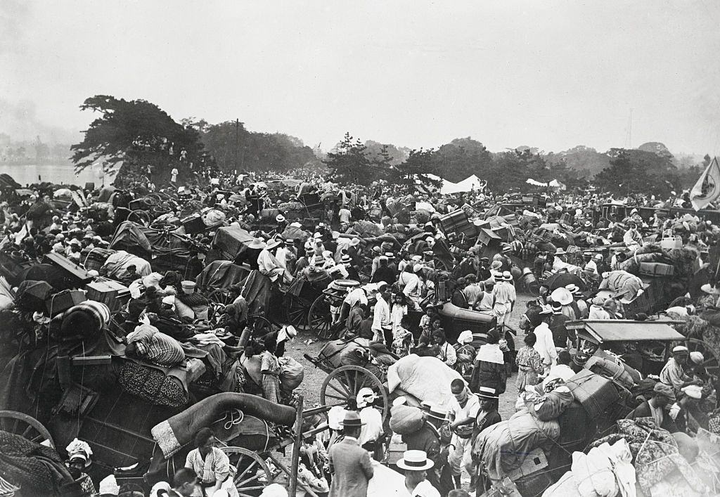 Survivors gathered at the City Park after the Great Kanto Earthquake.